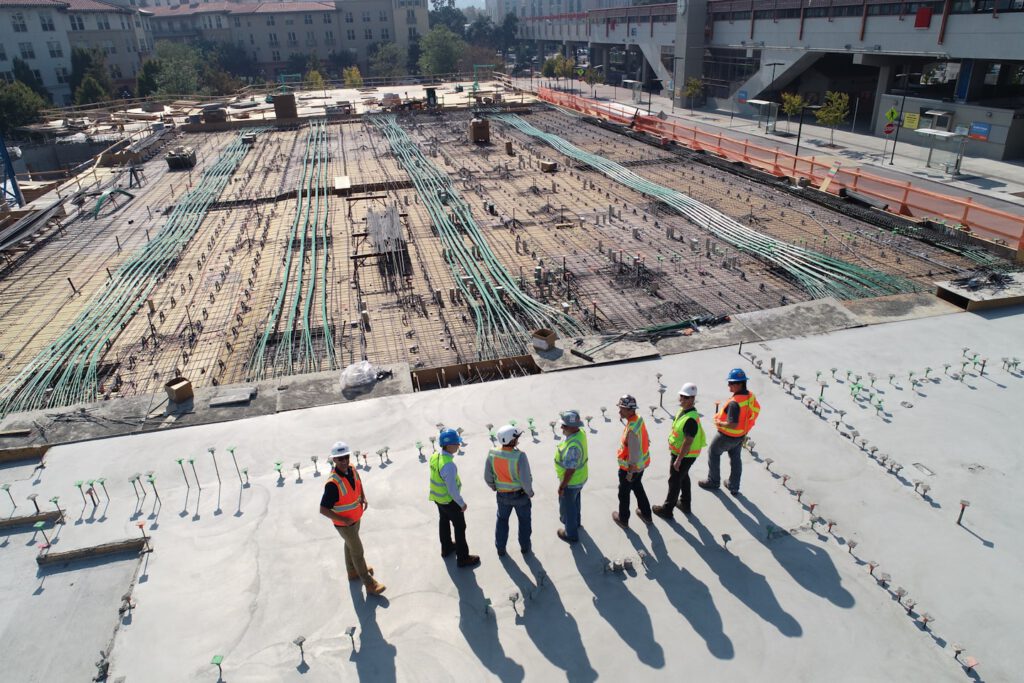 Profissionais da construção civil em processo seletivo